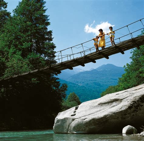 Tione di Trento, tra le Dolomiti di Brenta e il Lago di Garda